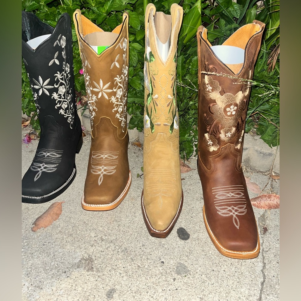 Ladies leather cowboy boots